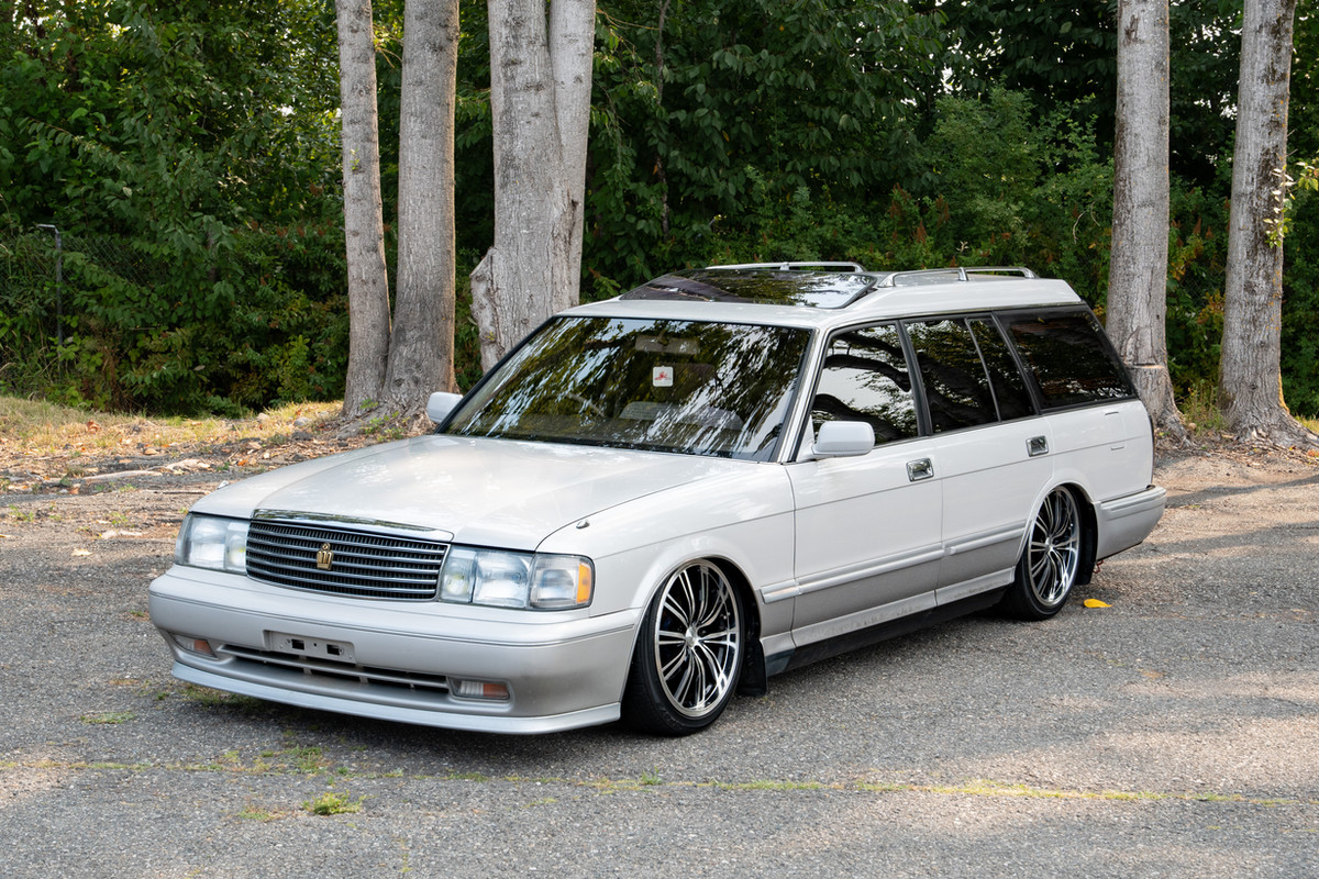 1993 Toyota Crown Wagon Airlift 3P — exterior of the exact listed vehicle