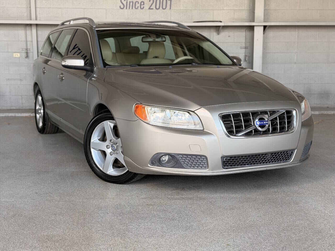 2010 Volvo V70 3.2 — exterior of the exact listed vehicle