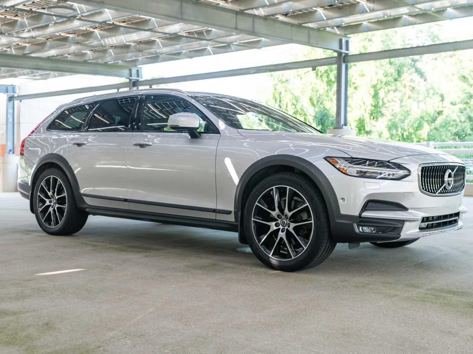2019 Volvo V90 Cross Country T6 — representative real model exterior photograph