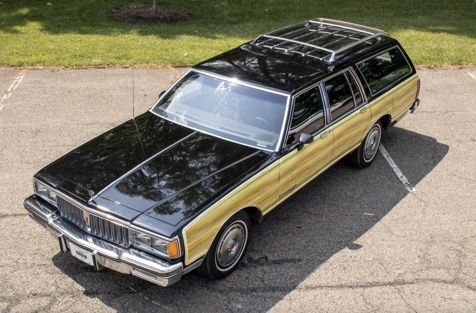 Pontiac Parisienne Wagon — illustrative model photo