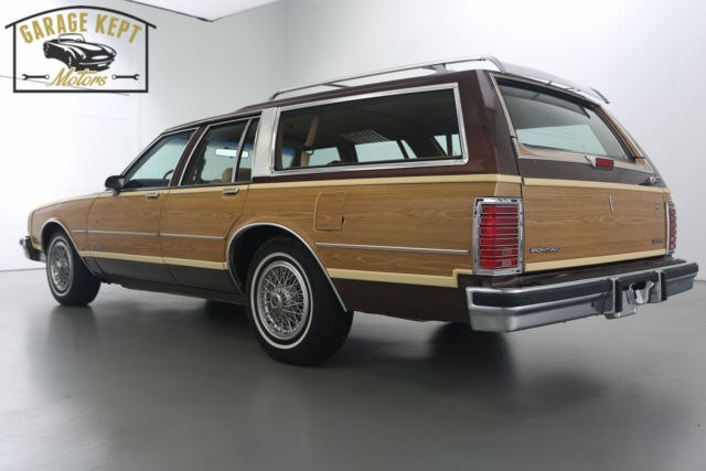 Pontiac Safari Wagon — illustrative model photo