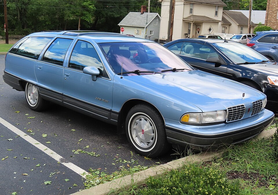 Oldsmobile Custom Cruiser — illustrative model photo