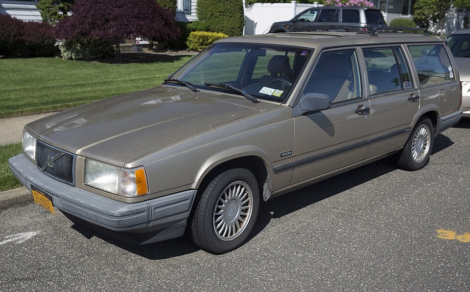 Volvo 740 Wagon — illustrative model photo