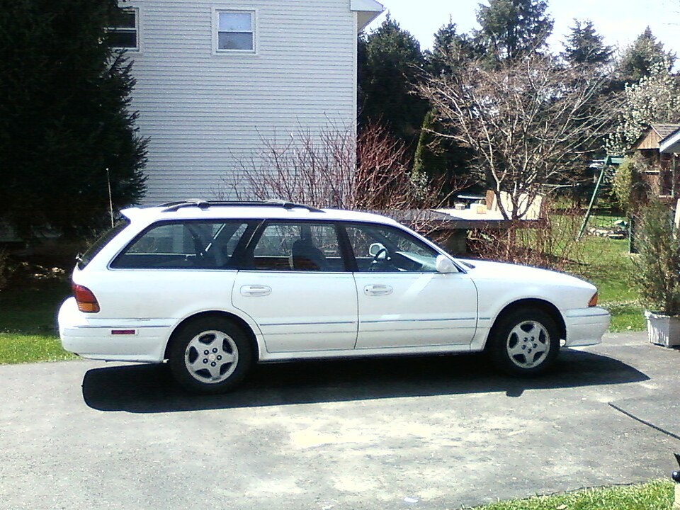 Mitsubishi Diamante Wagon — illustrative model photo