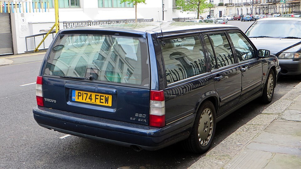 Volvo 960 Wagon/V90 — illustrative model photo