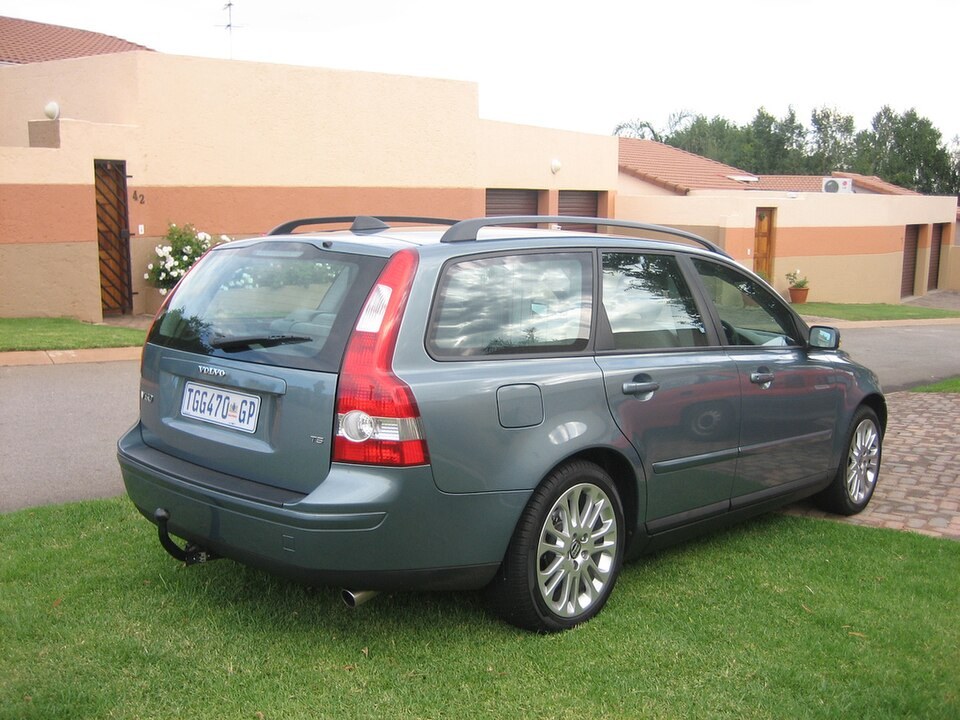 Volvo V50 FWD — illustrative model photo