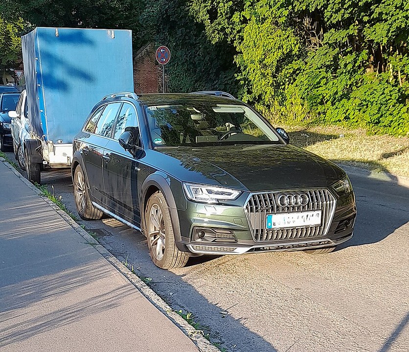 Audi A4 allroad wagon showing its contrasting wheel-arch trim