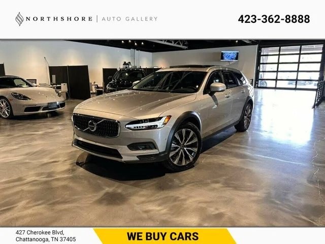 Volvo V90CC B6 AWD — illustrative model photo